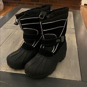 Totes Kids Black and White Snow Boots- size 5